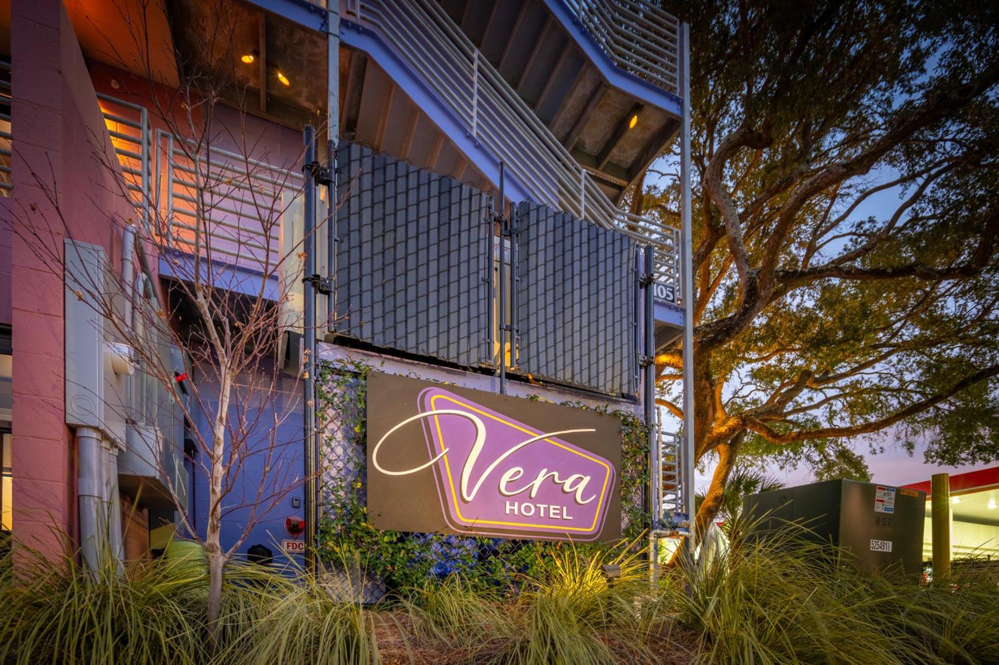 Boutique Vera Hotel In The Heart Of Folly Beach Exterior foto