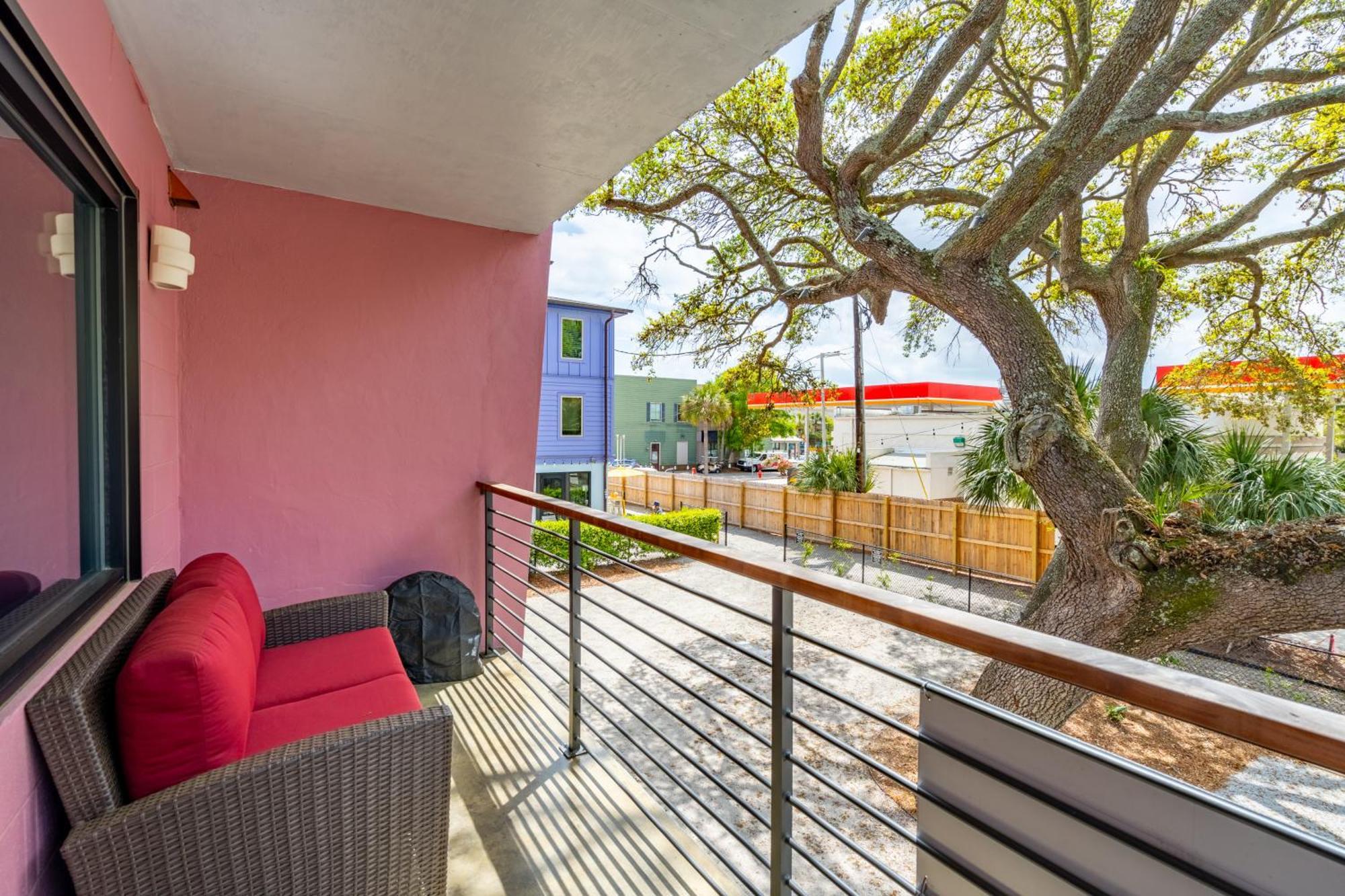 Boutique Vera Hotel In The Heart Of Folly Beach Exterior foto